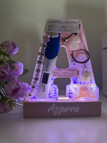 Baby lettera lampada (Base in legno)