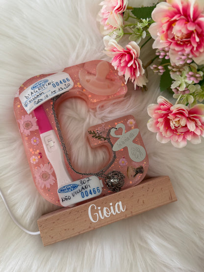 Baby lettera lampada (Base in legno)