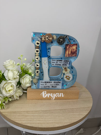 Baby lettera lampada (Base in legno)